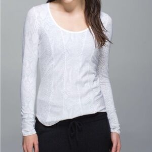 Lululemon Between The Lines Desert Snake White Silver Fox Top Size 6